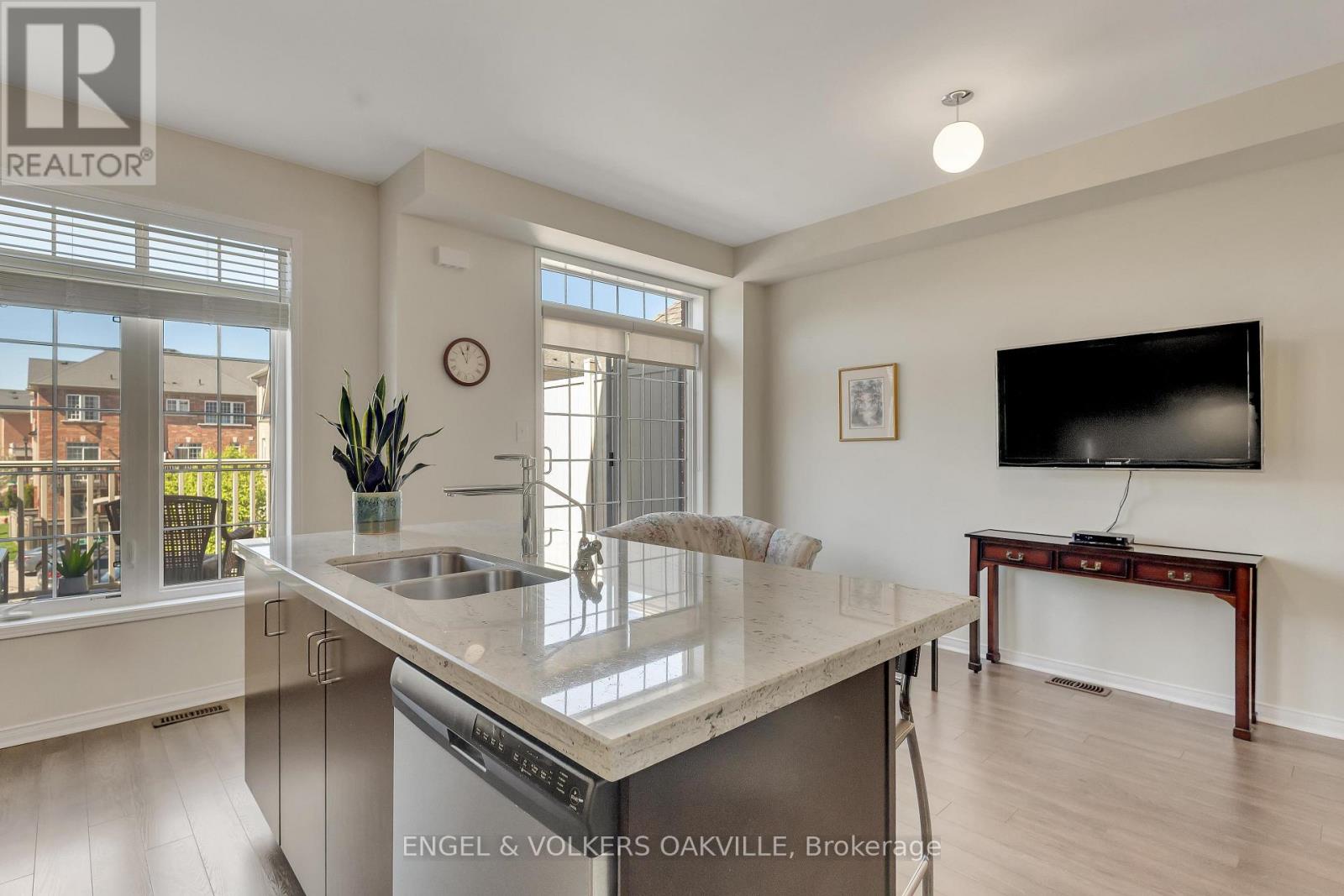 64 Batiste Trail, Halton Hills (Georgetown), Ontario  L7G 0H2 - Photo 9 - W12498886