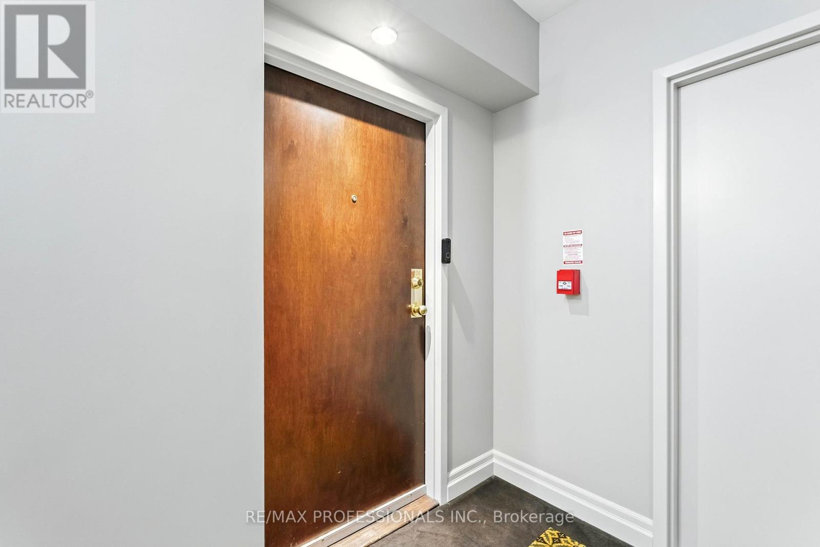 206 - 24 Chapel Street, Halton Hills (Georgetown), Ontario  L7G 6A7 - Photo 11 - W12501460