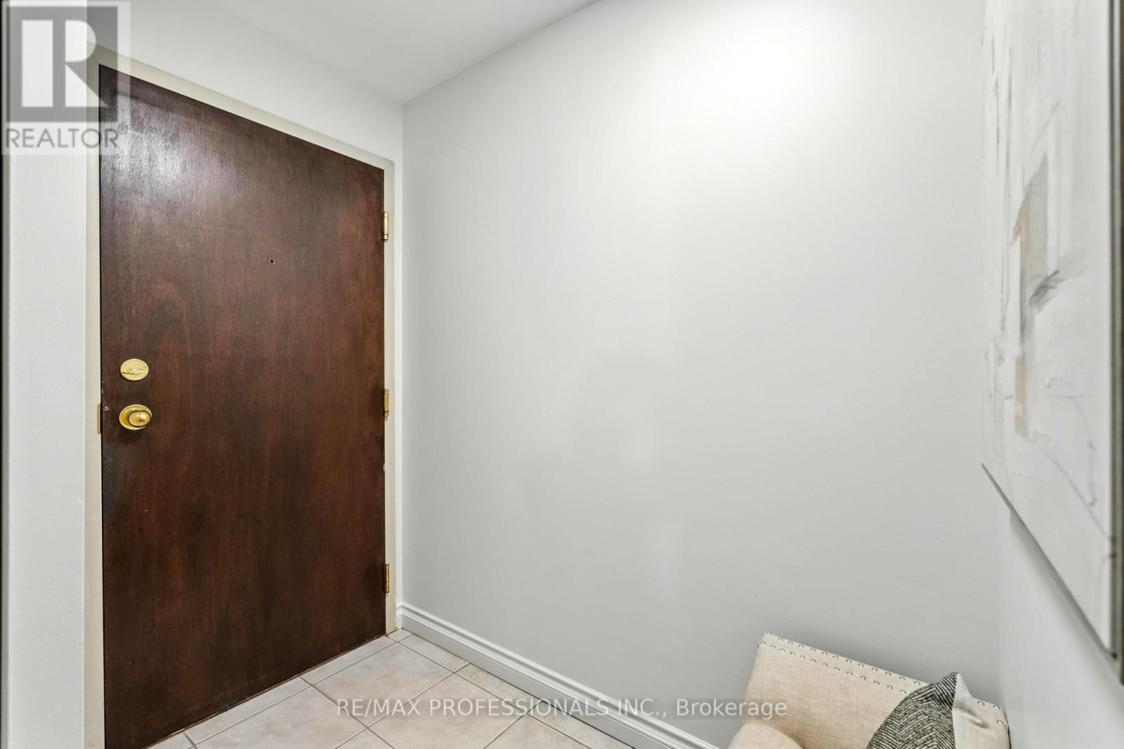 206 - 24 Chapel Street, Halton Hills (Georgetown), Ontario  L7G 6A7 - Photo 14 - W12501460