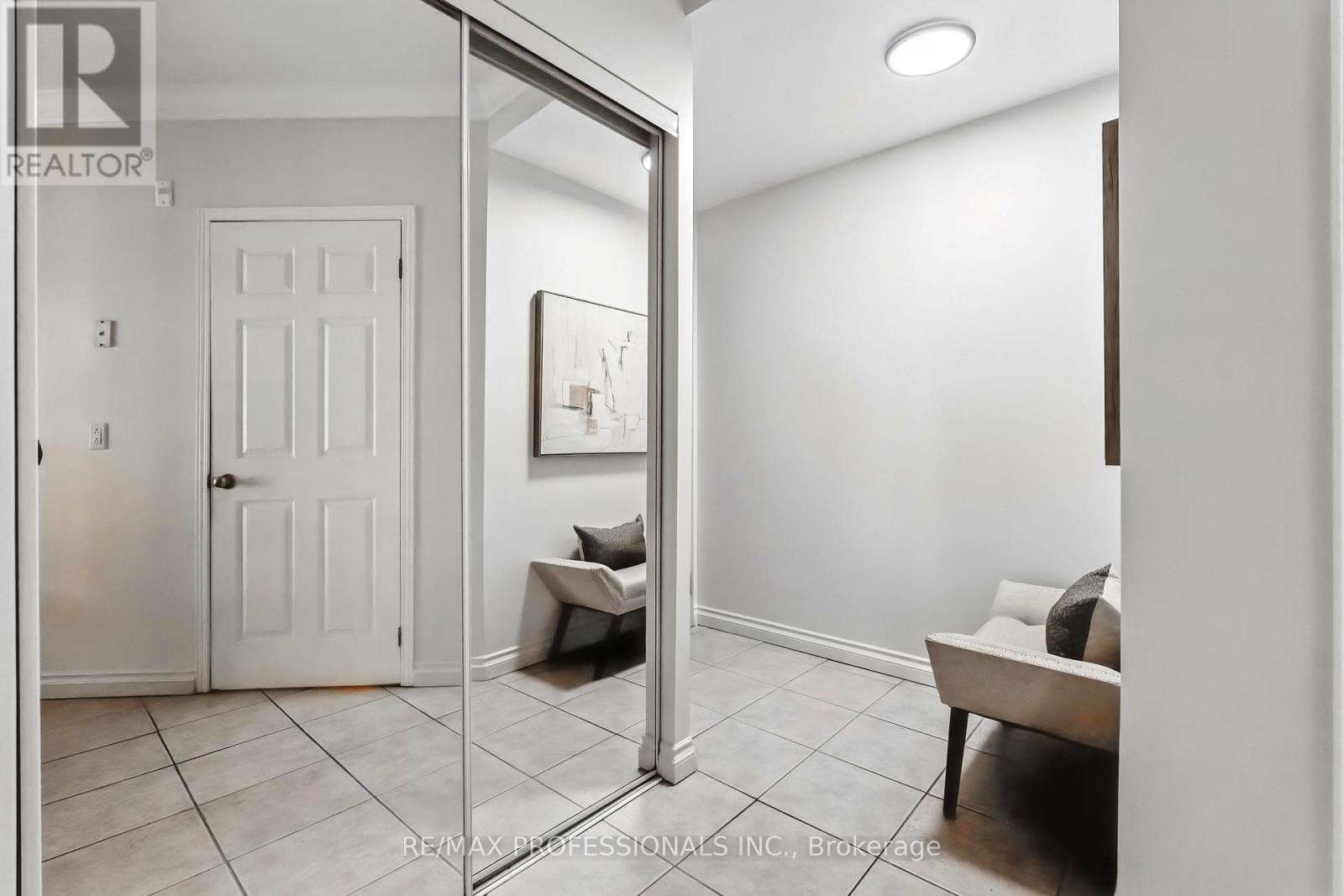 206 - 24 Chapel Street, Halton Hills (Georgetown), Ontario  L7G 6A7 - Photo 15 - W12501460