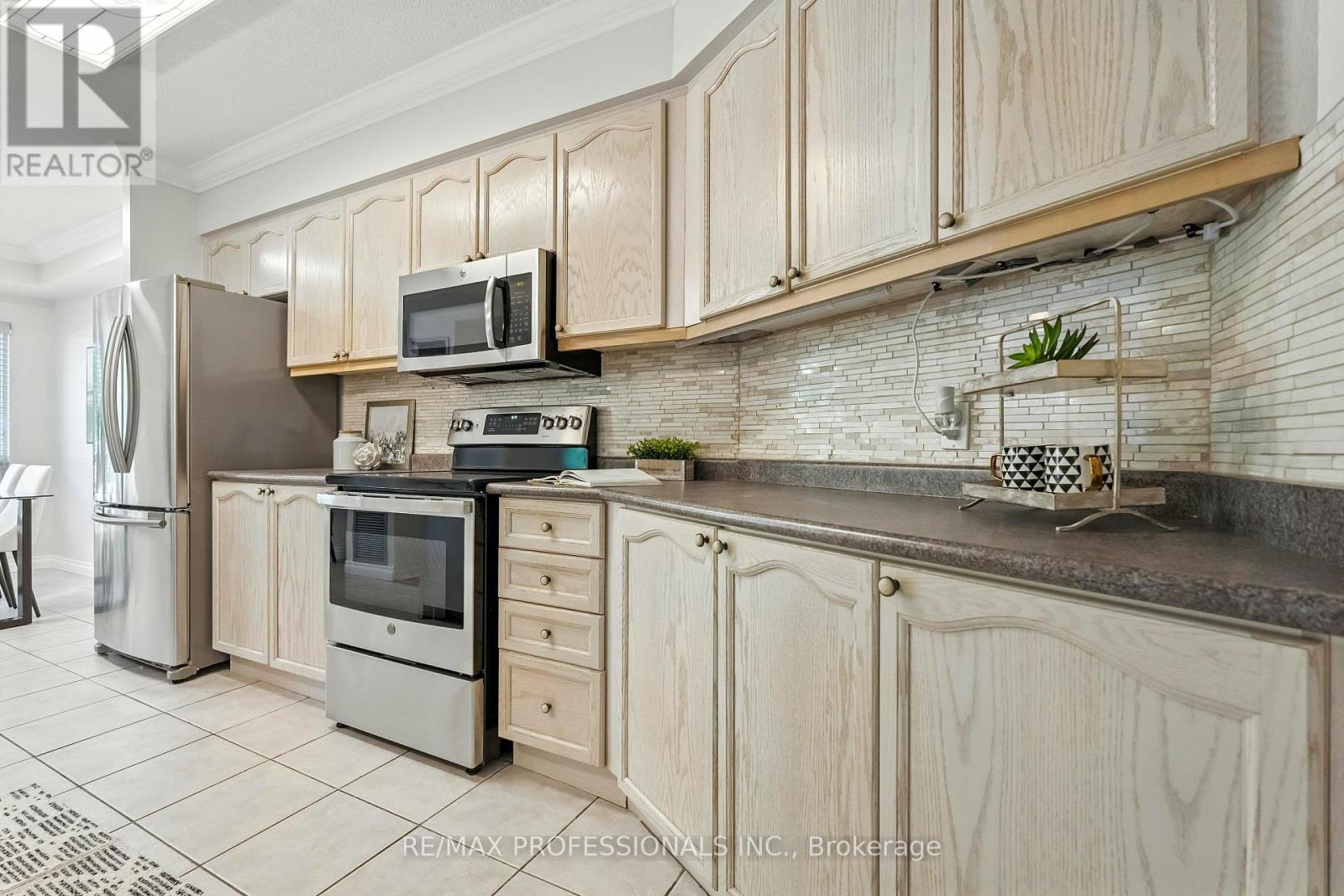 206 - 24 Chapel Street, Halton Hills (Georgetown), Ontario  L7G 6A7 - Photo 21 - W12501460