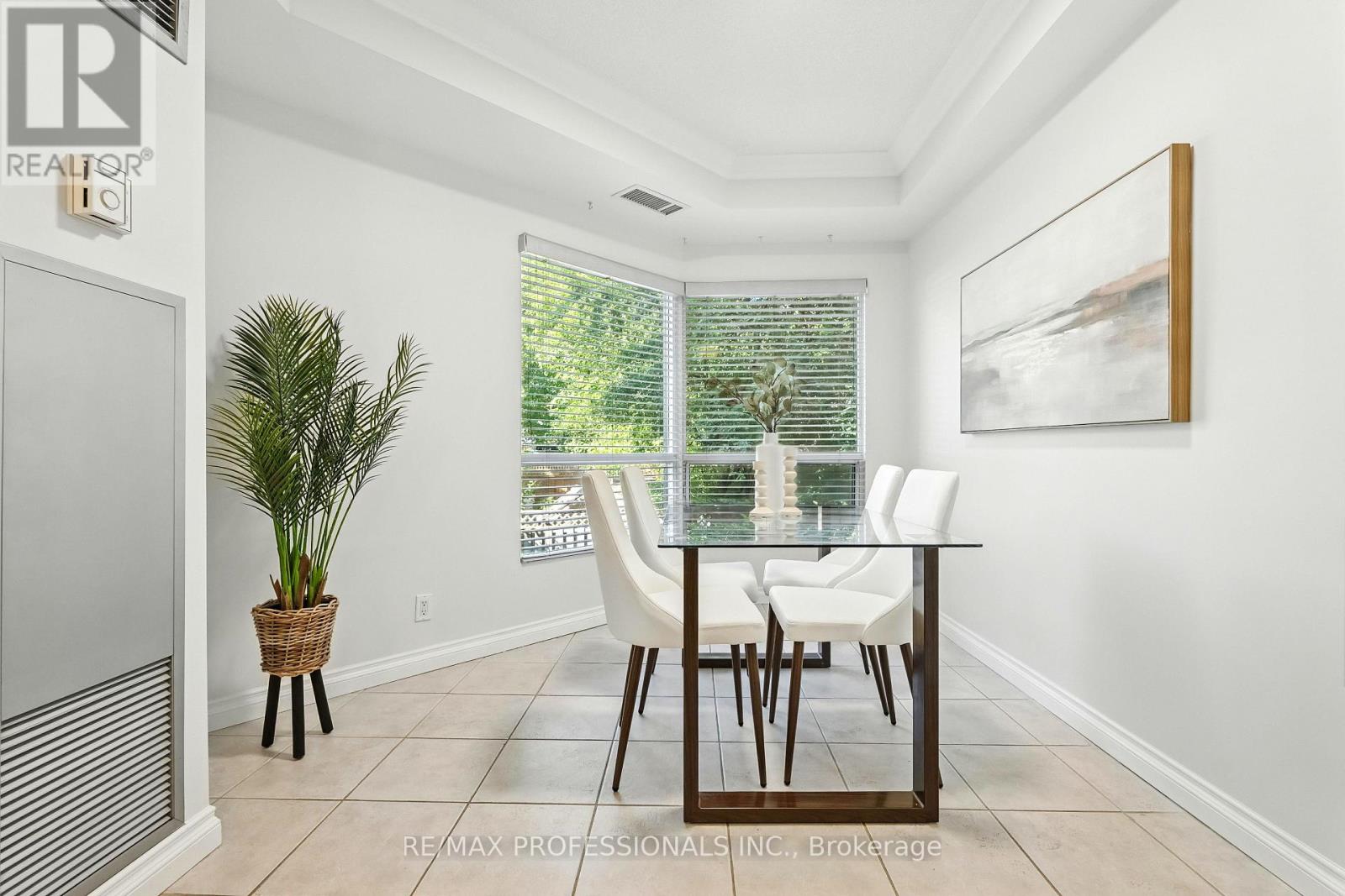 206 - 24 Chapel Street, Halton Hills (Georgetown), Ontario  L7G 6A7 - Photo 24 - W12501460