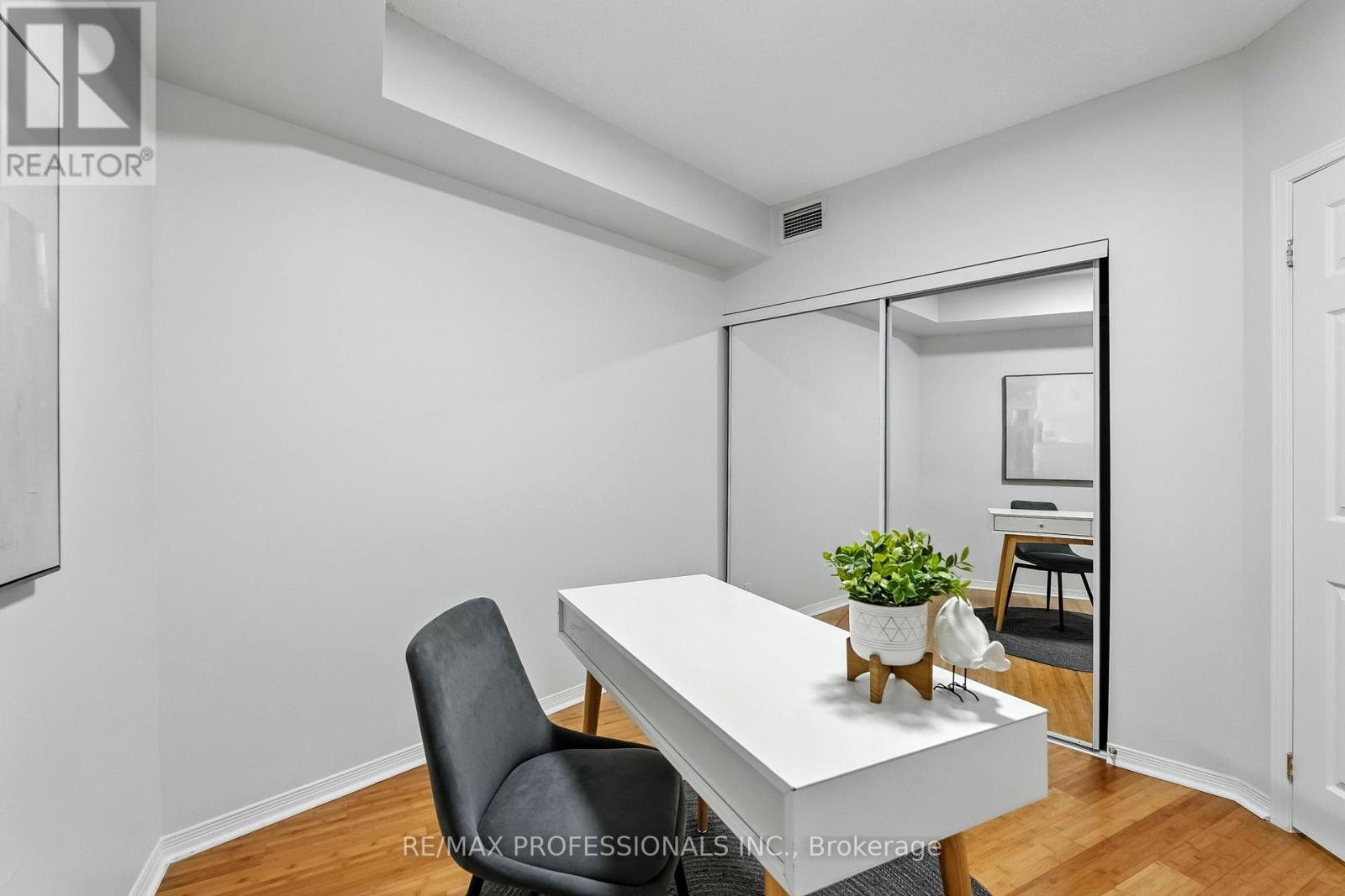 206 - 24 Chapel Street, Halton Hills (Georgetown), Ontario  L7G 6A7 - Photo 29 - W12501460