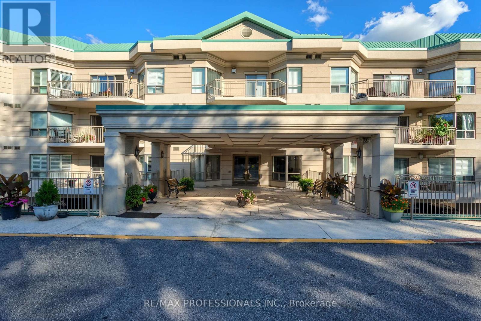 206 - 24 Chapel Street, Halton Hills (Georgetown), Ontario  L7G 6A7 - Photo 5 - W12501460