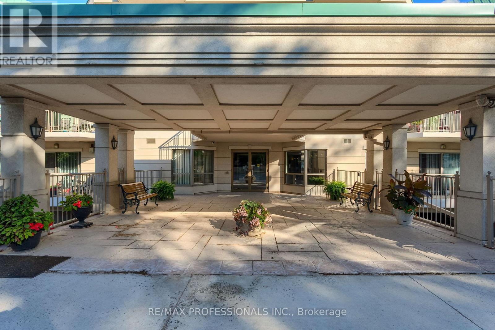 206 - 24 Chapel Street, Halton Hills (Georgetown), Ontario  L7G 6A7 - Photo 6 - W12501460