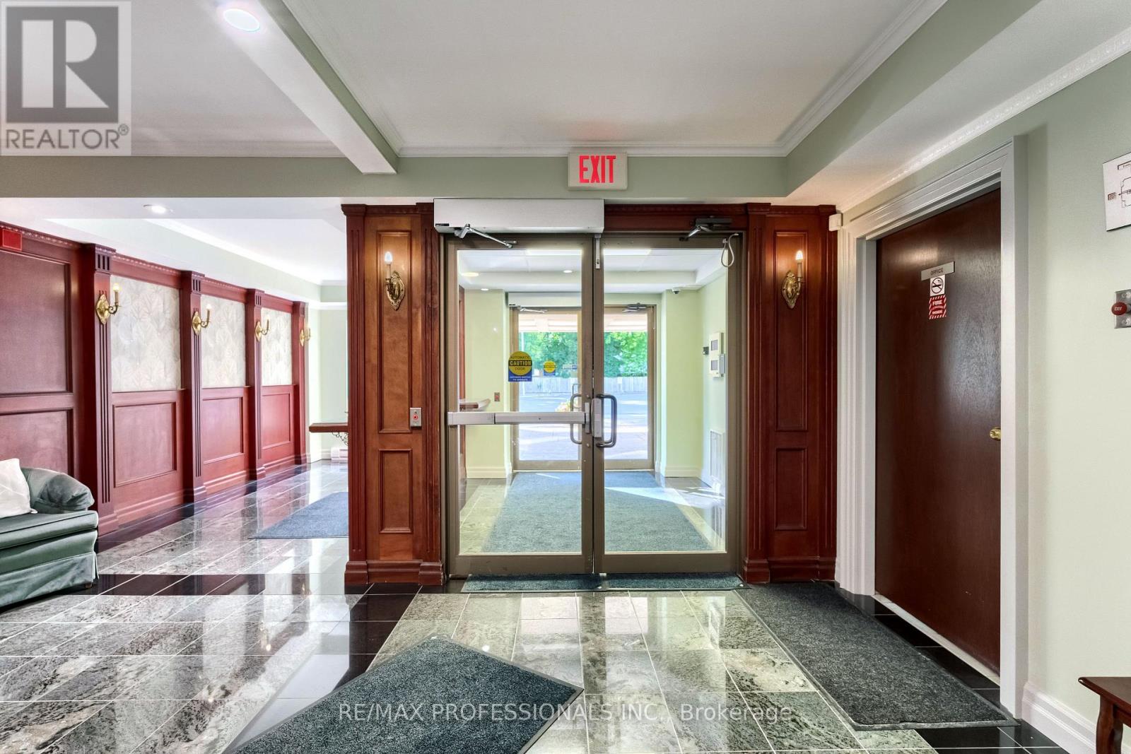 206 - 24 Chapel Street, Halton Hills (Georgetown), Ontario  L7G 6A7 - Photo 7 - W12501460