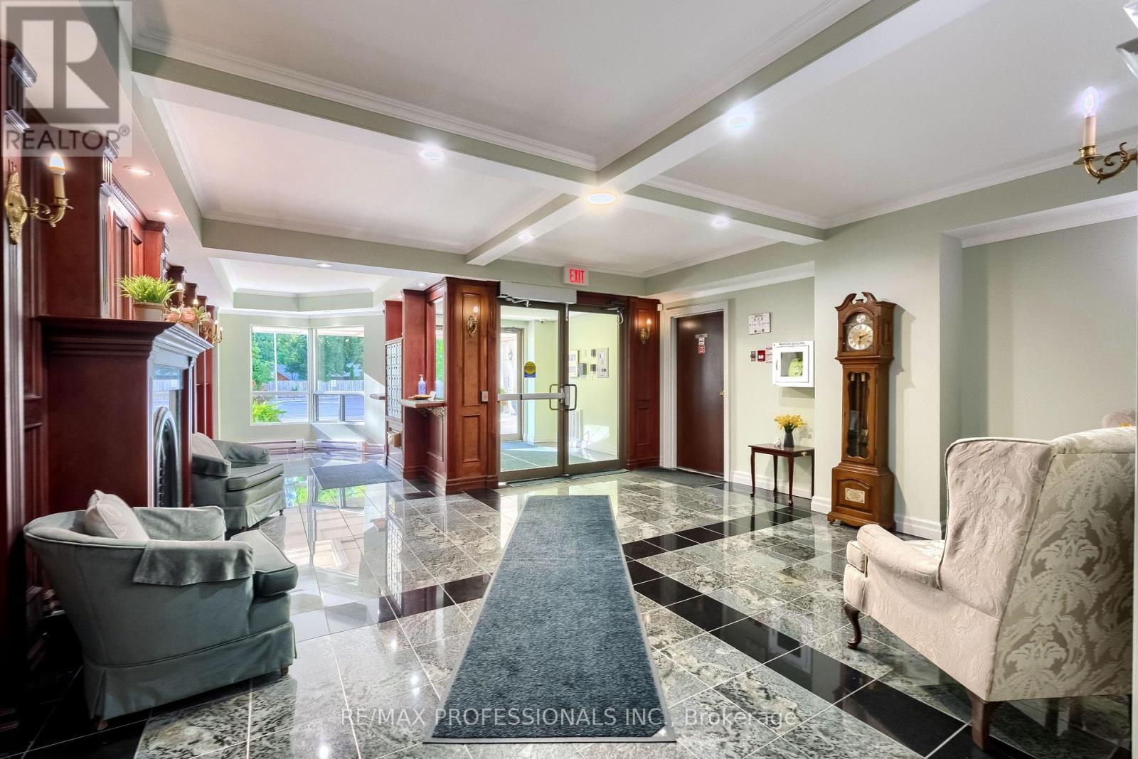 206 - 24 Chapel Street, Halton Hills (Georgetown), Ontario  L7G 6A7 - Photo 8 - W12501460