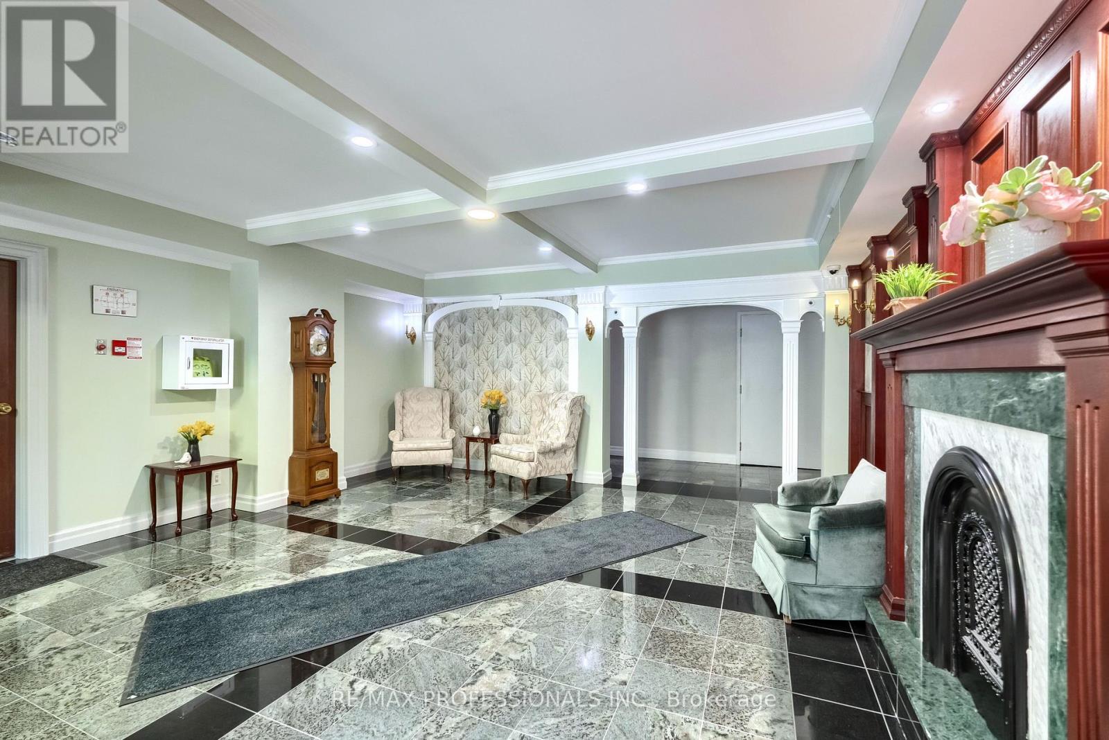 206 - 24 Chapel Street, Halton Hills (Georgetown), Ontario  L7G 6A7 - Photo 9 - W12501460