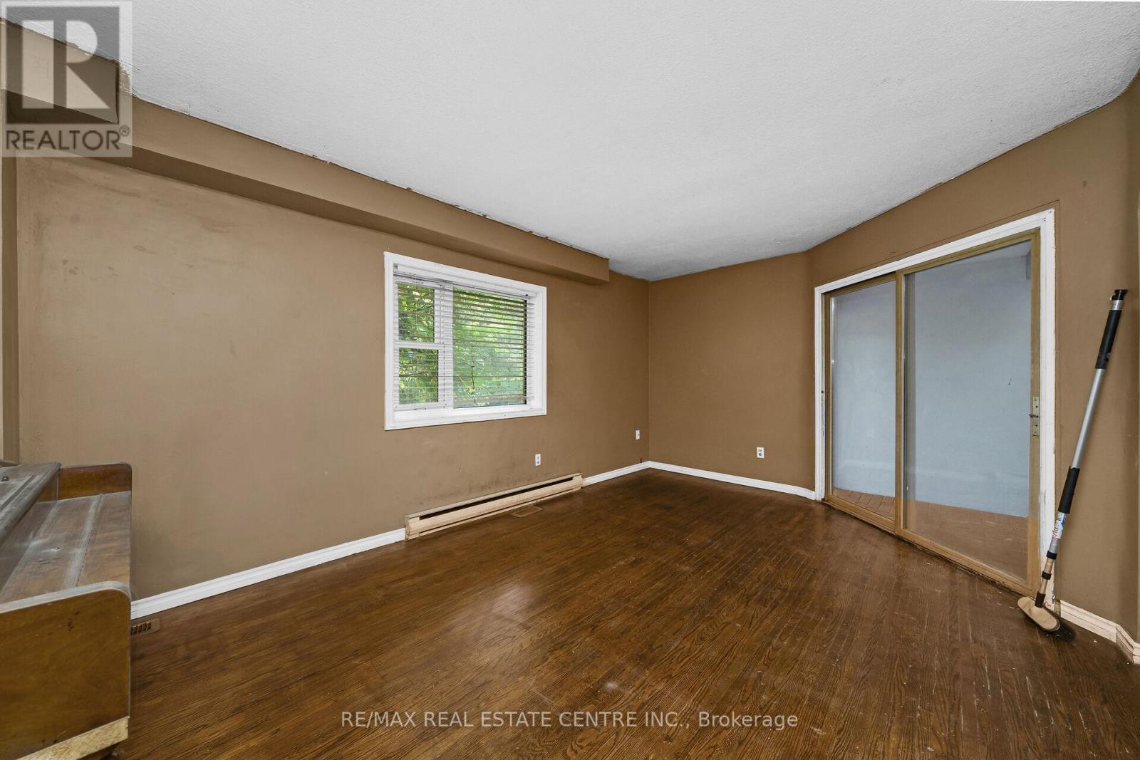 28 Adamson Street S, Halton Hills (Georgetown), Ontario  L0P 1K0 - Photo 10 - W12503534