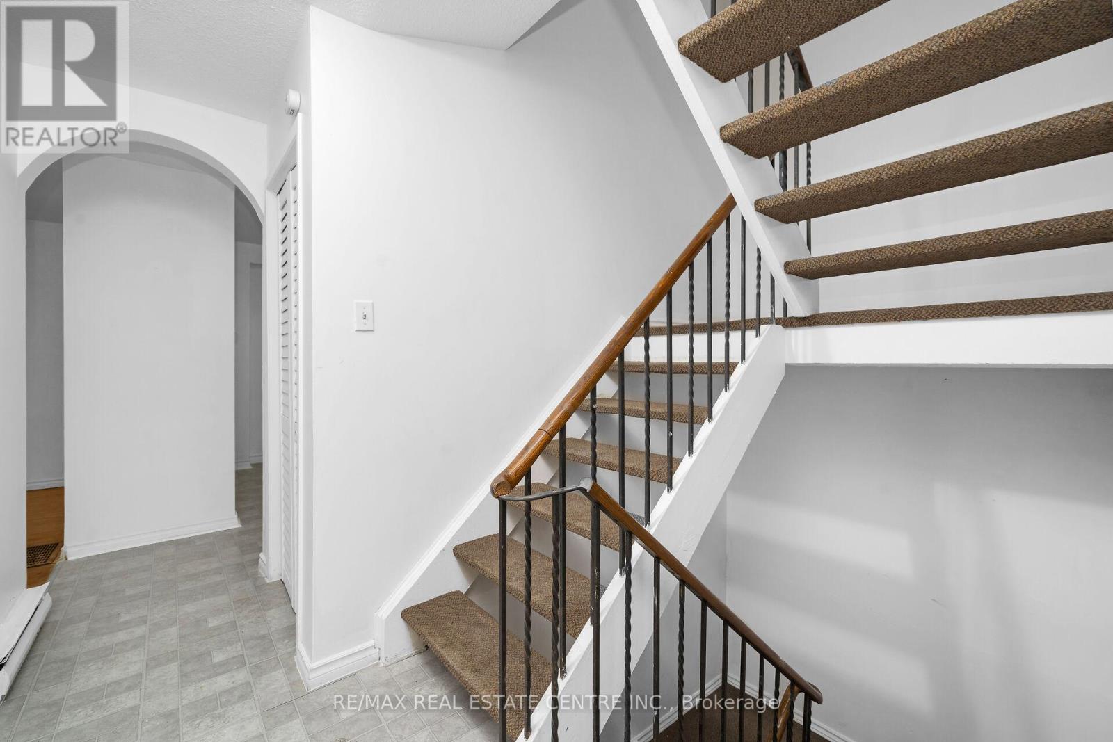 28 Adamson Street S, Halton Hills (Georgetown), Ontario  L0P 1K0 - Photo 12 - W12503534