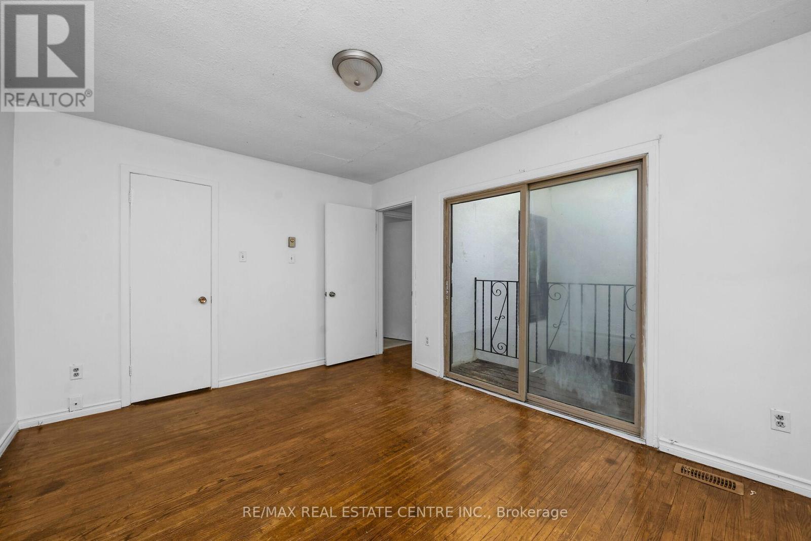 28 Adamson Street S, Halton Hills (Georgetown), Ontario  L0P 1K0 - Photo 13 - W12503534