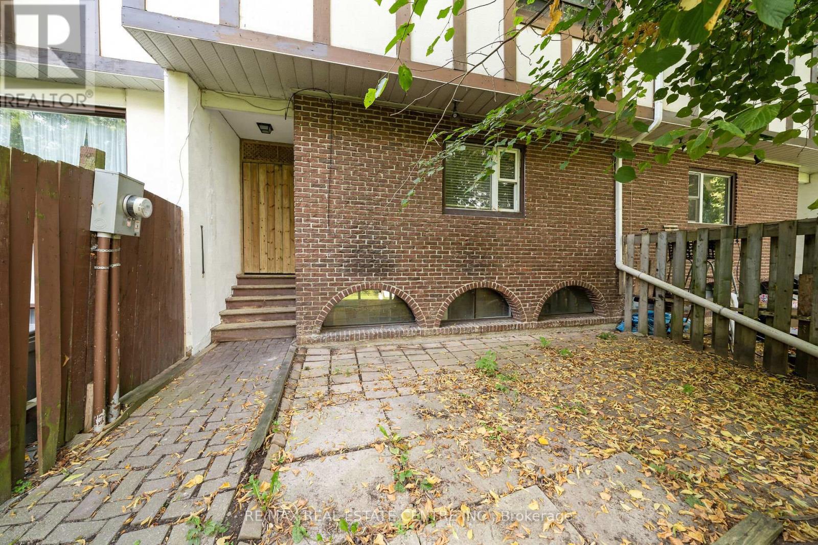 28 Adamson Street S, Halton Hills (Georgetown), Ontario  L0P 1K0 - Photo 2 - W12503534