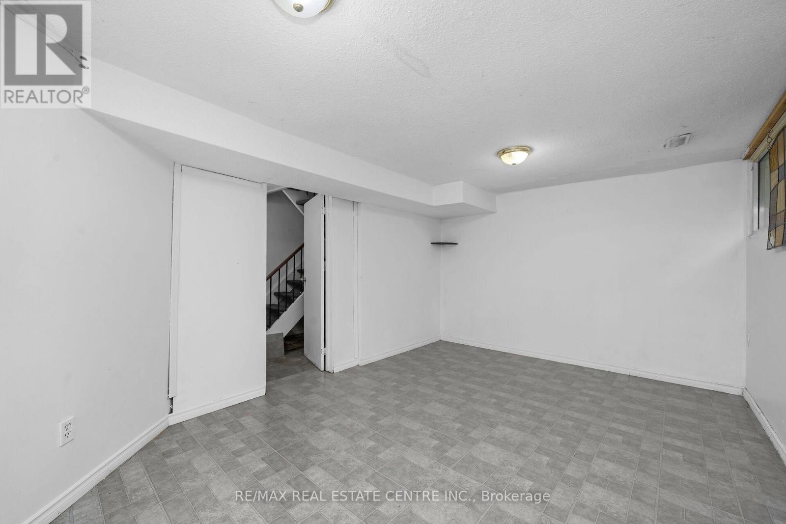 28 Adamson Street S, Halton Hills (Georgetown), Ontario  L0P 1K0 - Photo 21 - W12503534