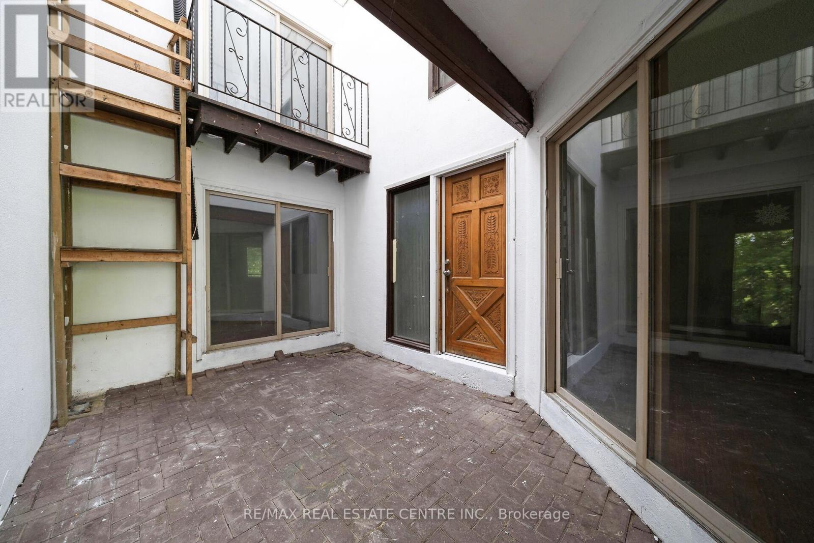 28 Adamson Street S, Halton Hills (Georgetown), Ontario  L0P 1K0 - Photo 4 - W12503534