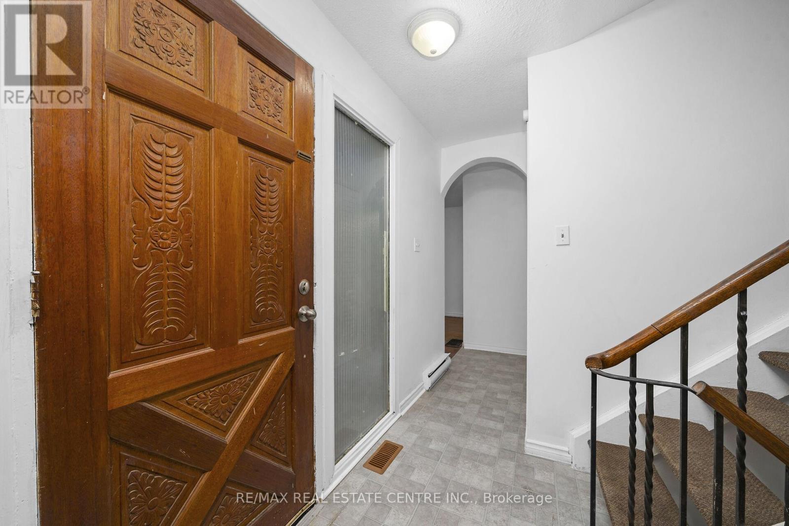 28 Adamson Street S, Halton Hills (Georgetown), Ontario  L0P 1K0 - Photo 5 - W12503534