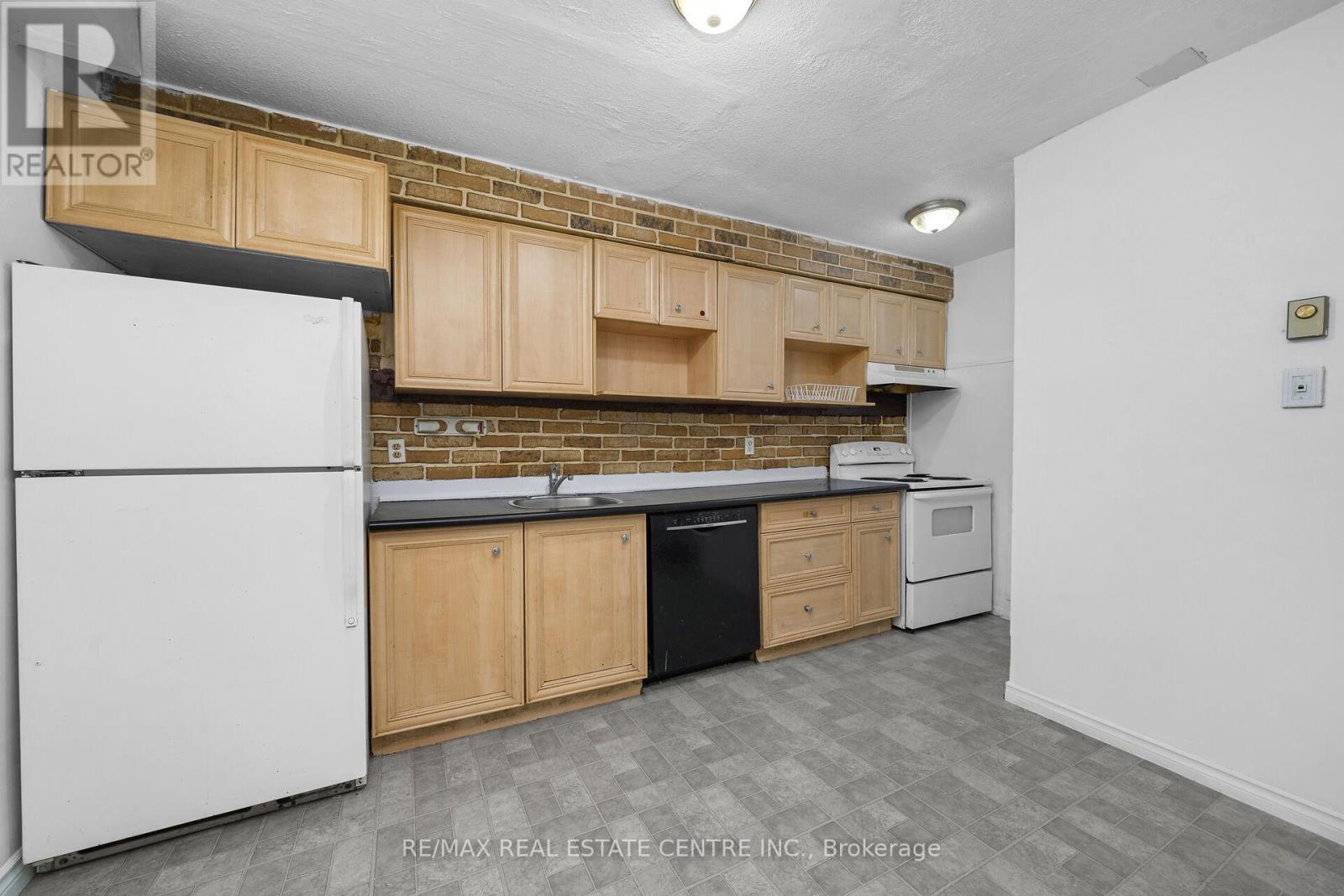 28 Adamson Street S, Halton Hills (Georgetown), Ontario  L0P 1K0 - Photo 6 - W12503534