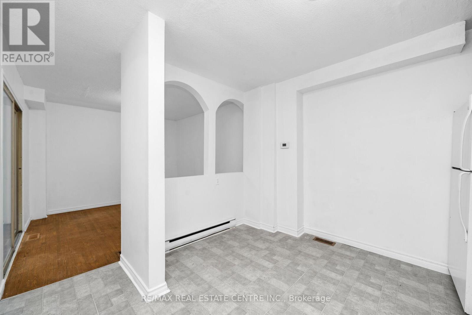 28 Adamson Street S, Halton Hills (Georgetown), Ontario  L0P 1K0 - Photo 7 - W12503534