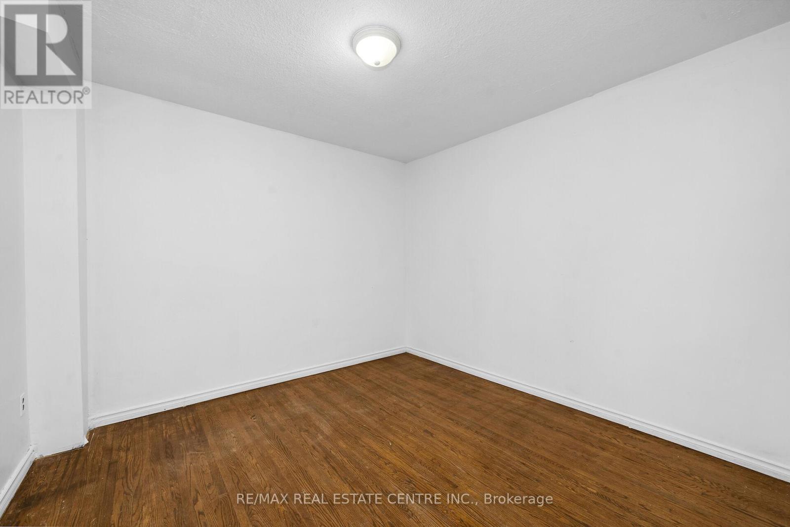 28 Adamson Street S, Halton Hills (Georgetown), Ontario  L0P 1K0 - Photo 8 - W12503534