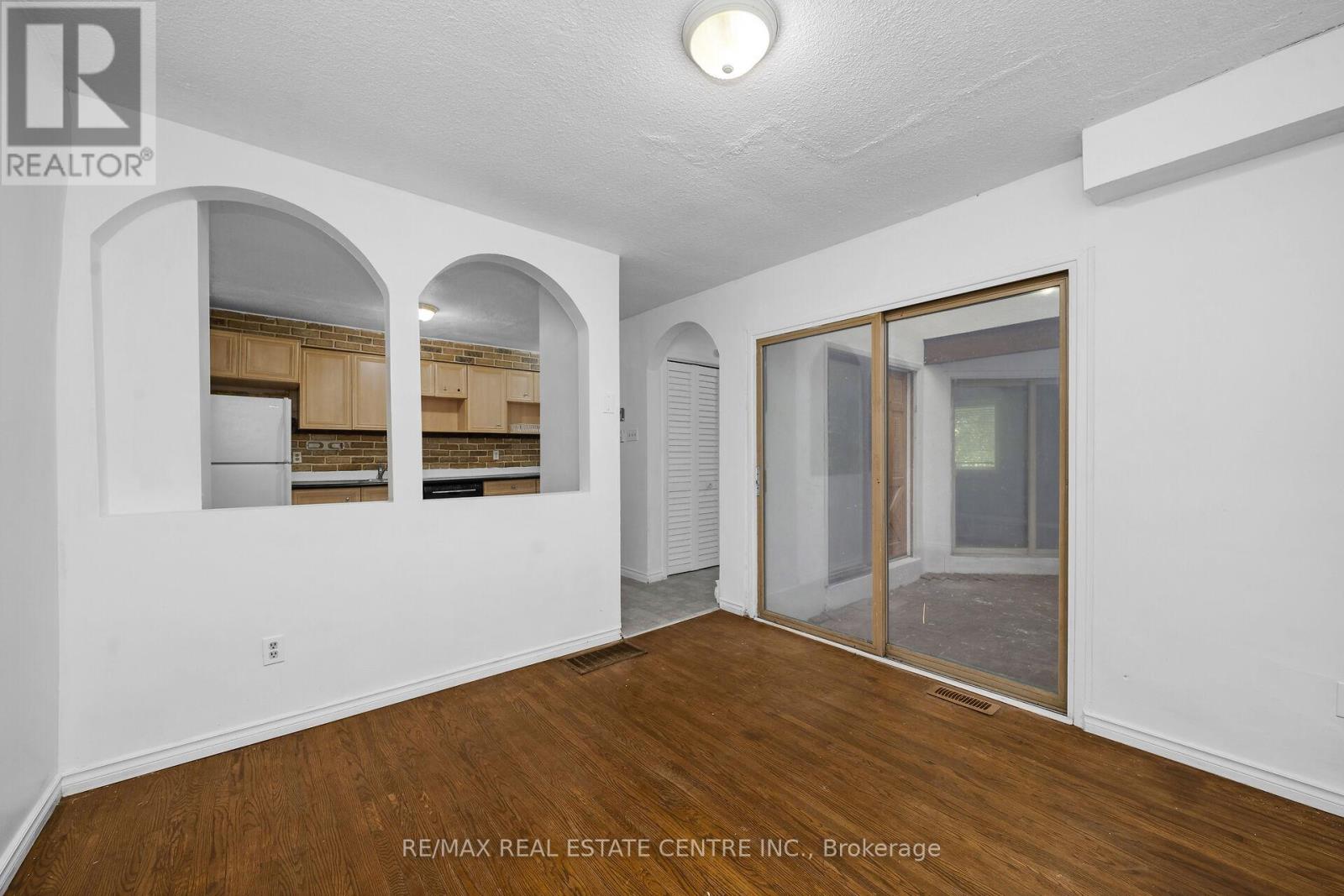 28 Adamson Street S, Halton Hills (Georgetown), Ontario  L0P 1K0 - Photo 9 - W12503534