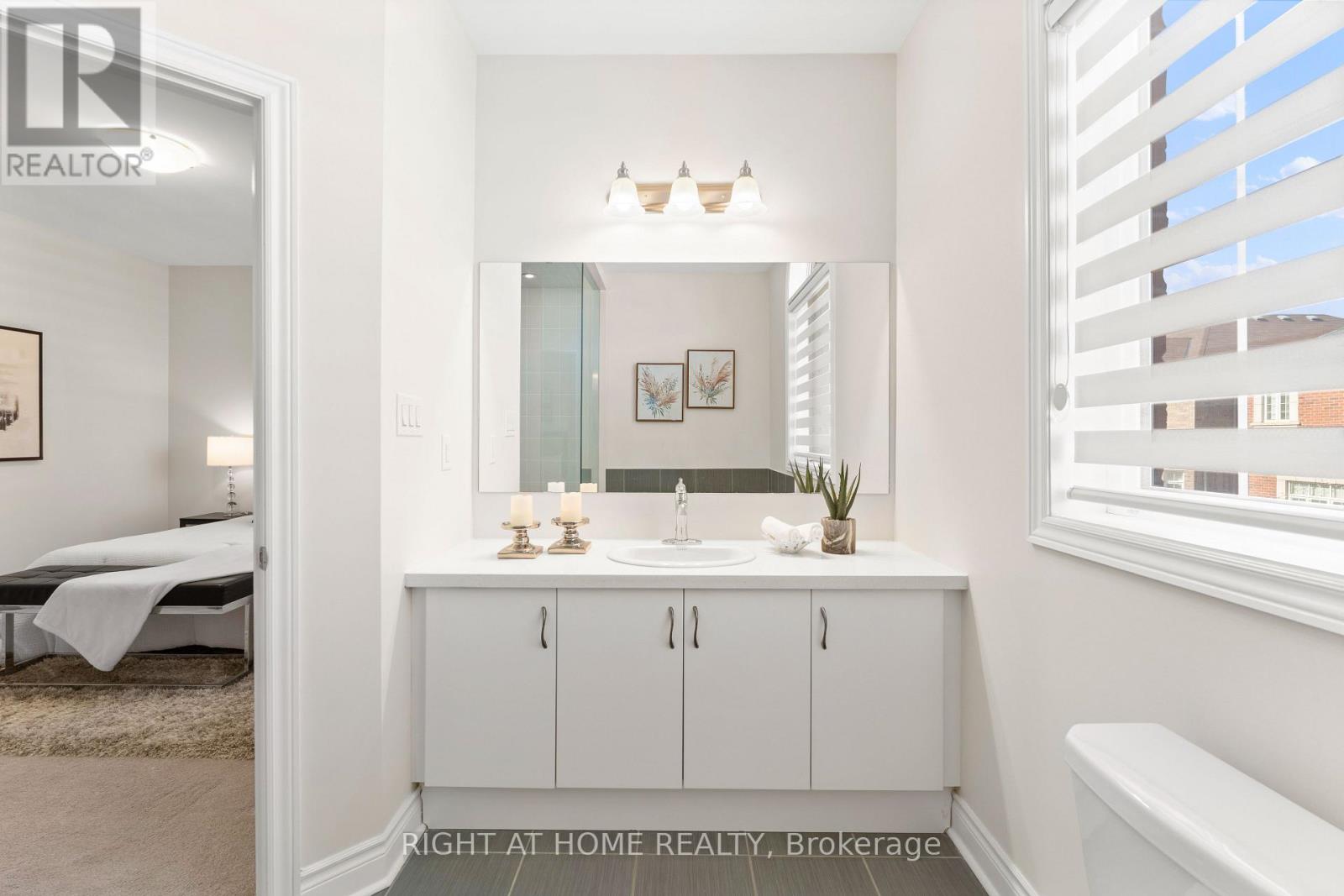 141 Morningside Drive, Halton Hills (Georgetown), Ontario  L7G 0M3 - Photo 14 - W12504496