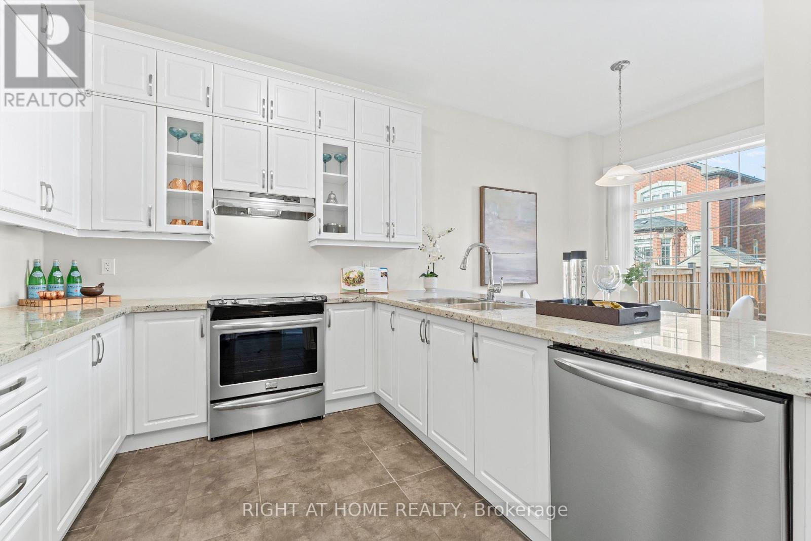 141 Morningside Drive, Halton Hills (Georgetown), Ontario  L7G 0M3 - Photo 5 - W12504496