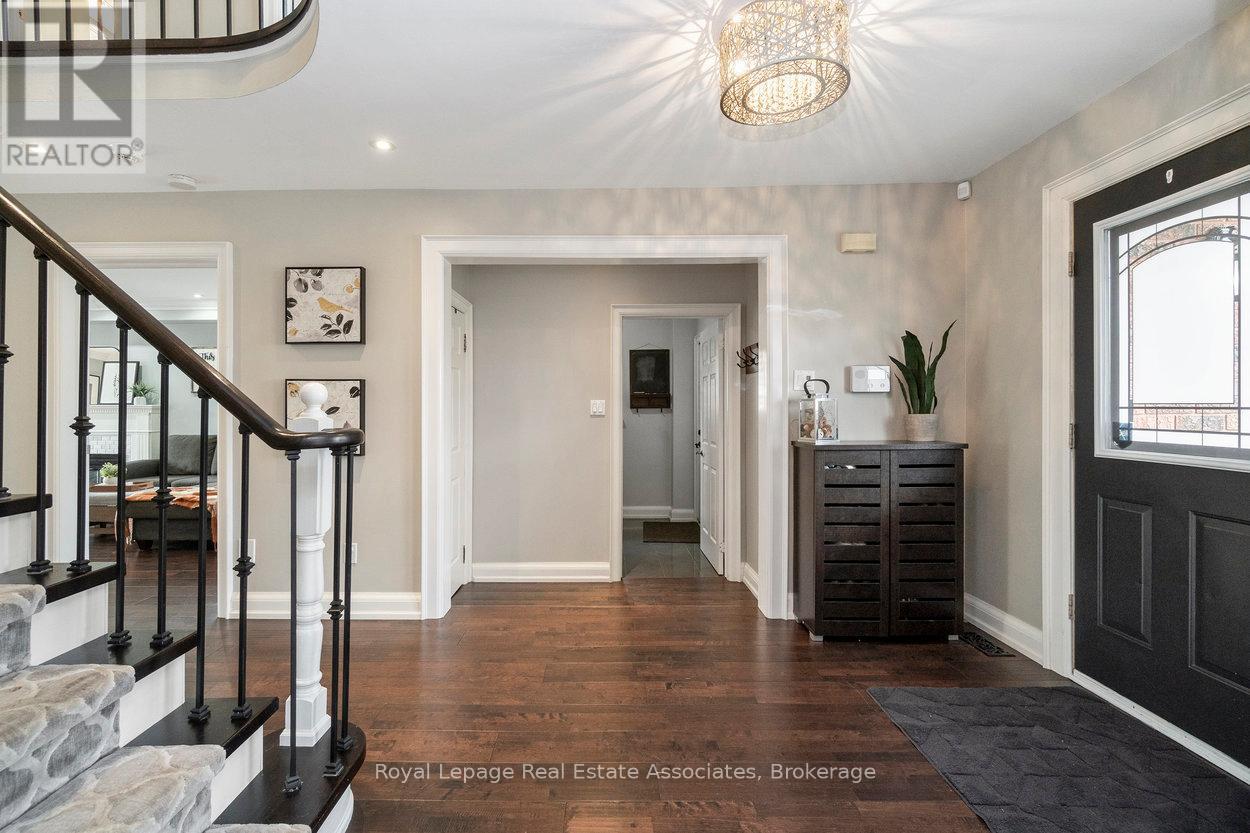 11 Craig Crescent, Halton Hills (Georgetown), Ontario  L7G 5K2 - Photo 6 - W12508184