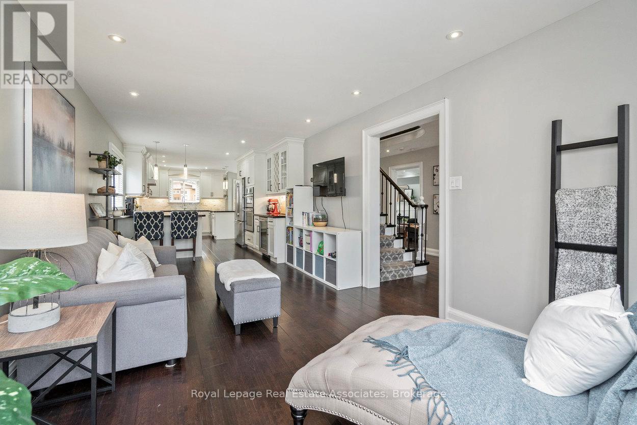 11 Craig Crescent, Halton Hills (Georgetown), Ontario  L7G 5K2 - Photo 8 - W12508184