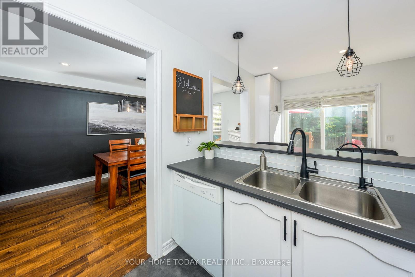 91 Mowat Crescent, Halton Hills (Georgetown), Ontario  L7G 6C8 - Photo 12 - W12511572