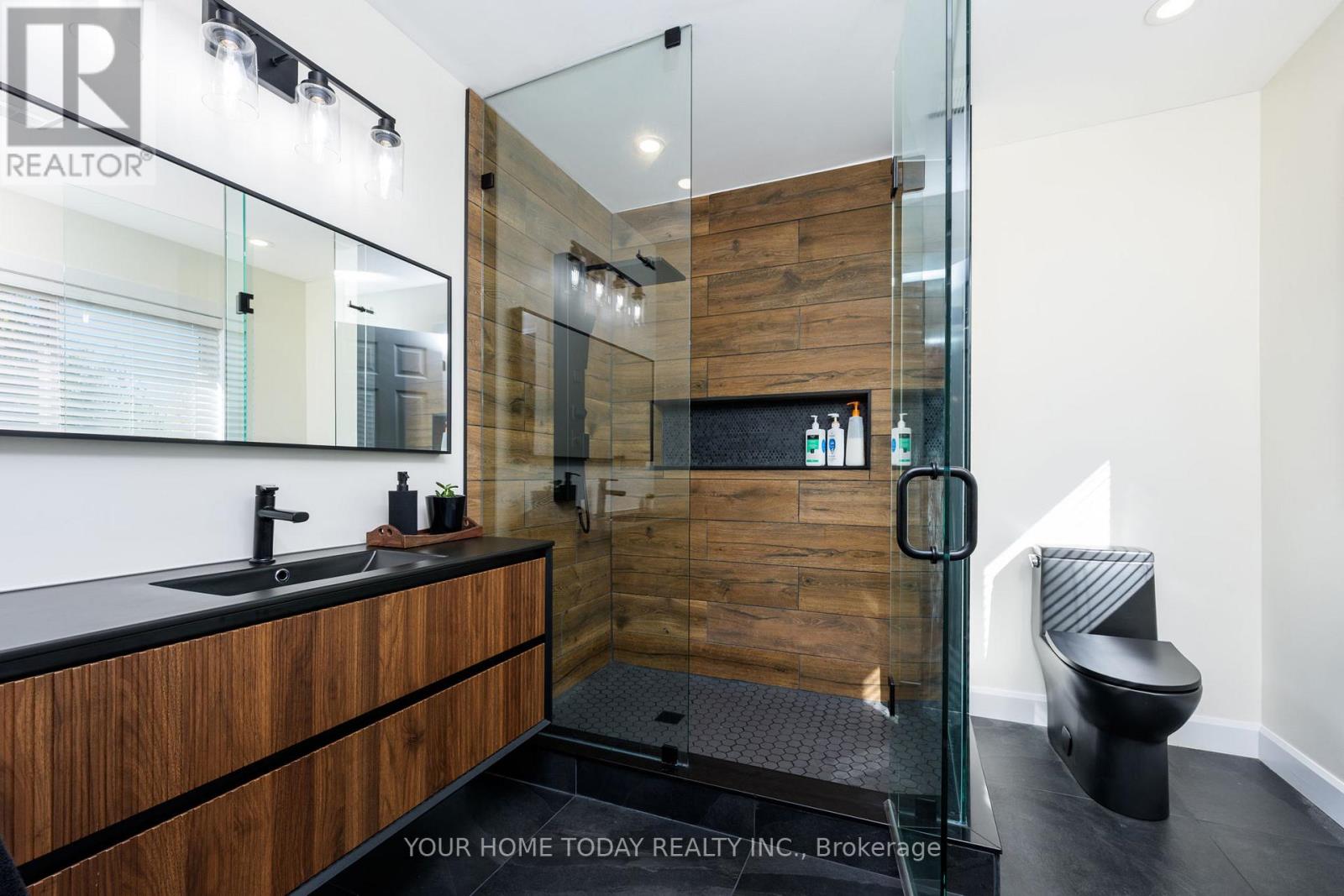 91 Mowat Crescent, Halton Hills (Georgetown), Ontario  L7G 6C8 - Photo 20 - W12511572