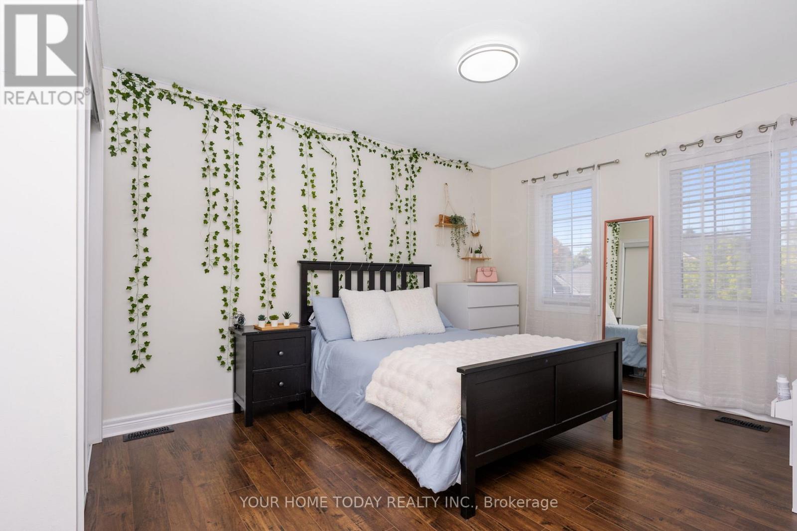 91 Mowat Crescent, Halton Hills (Georgetown), Ontario  L7G 6C8 - Photo 22 - W12511572