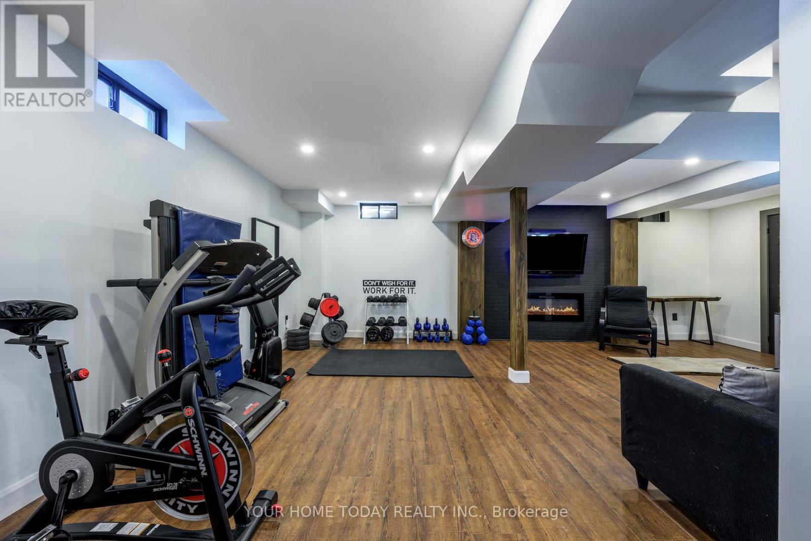 91 Mowat Crescent, Halton Hills (Georgetown), Ontario  L7G 6C8 - Photo 29 - W12511572