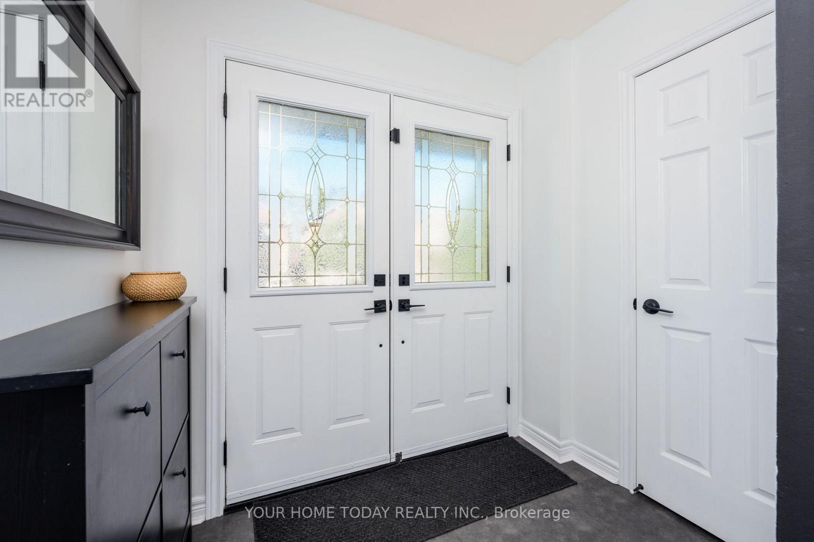 91 Mowat Crescent, Halton Hills (Georgetown), Ontario  L7G 6C8 - Photo 4 - W12511572