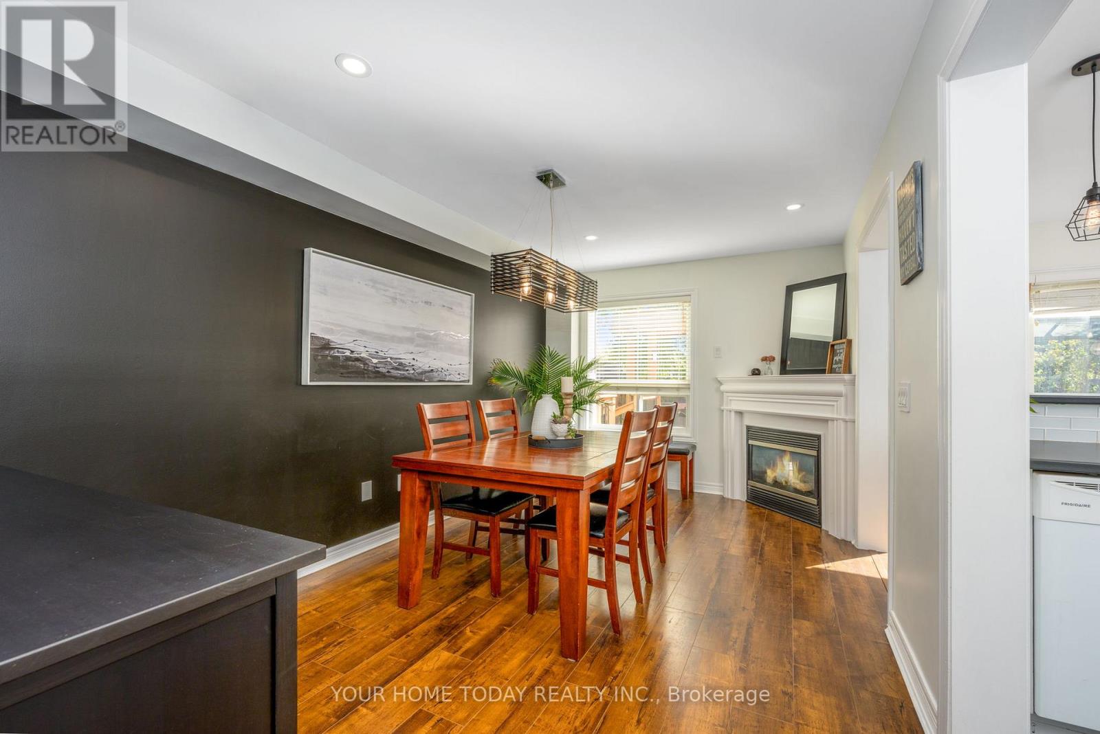 91 Mowat Crescent, Halton Hills (Georgetown), Ontario  L7G 6C8 - Photo 5 - W12511572