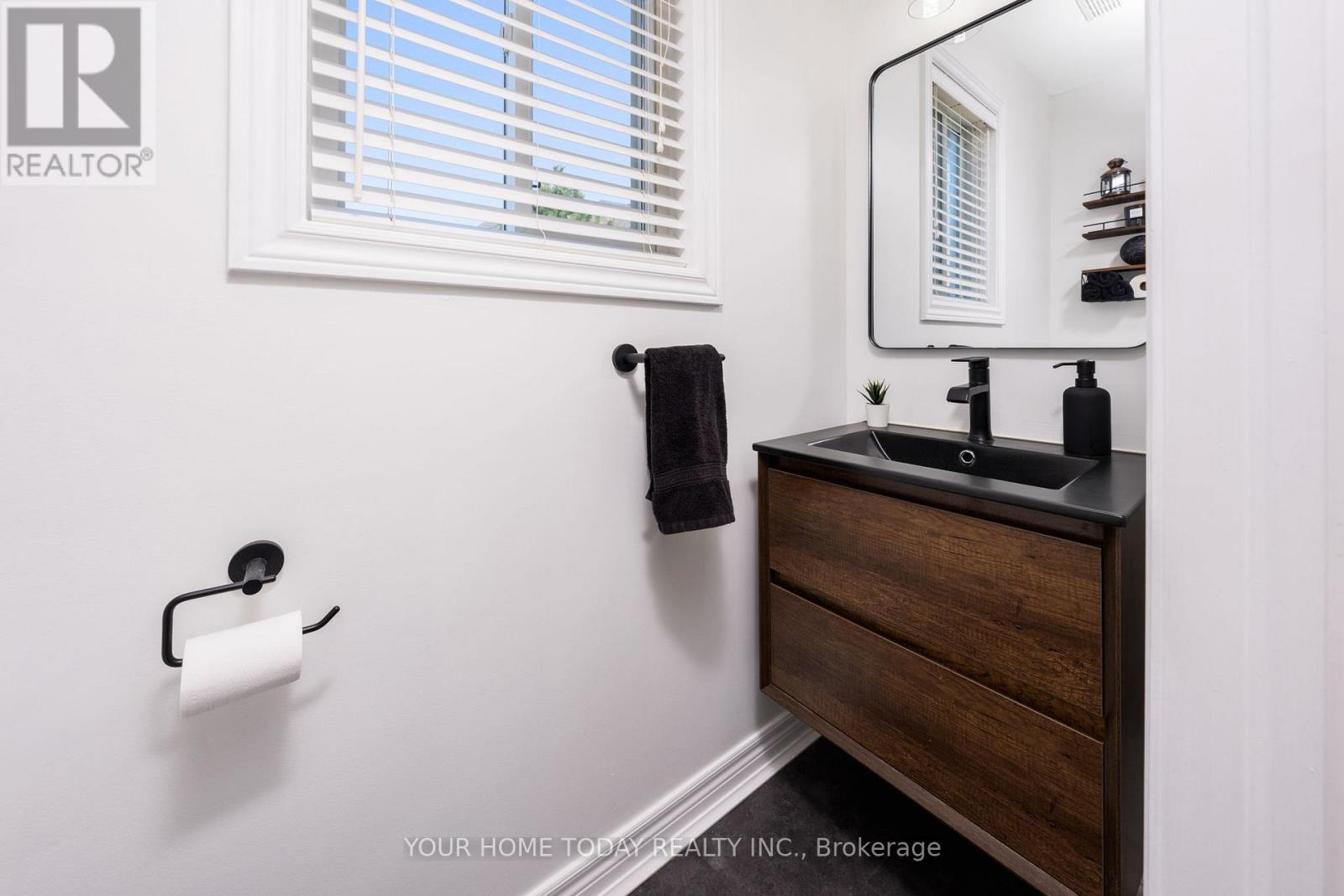 91 Mowat Crescent, Halton Hills (Georgetown), Ontario  L7G 6C8 - Photo 8 - W12511572