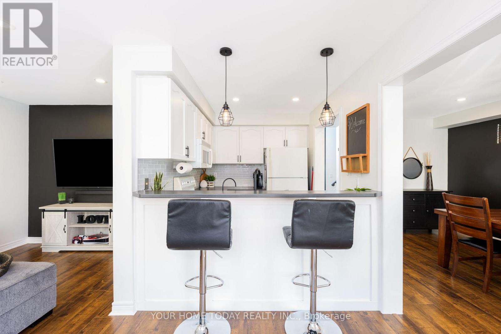 91 Mowat Crescent, Halton Hills (Georgetown), Ontario  L7G 6C8 - Photo 9 - W12511572