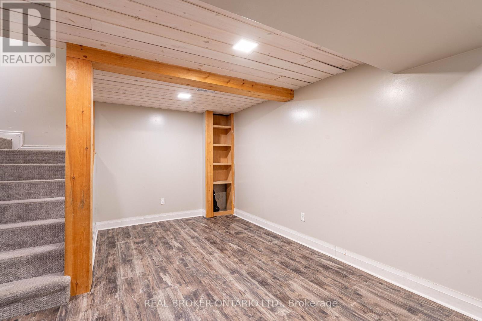 126 Mowat Crescent, Halton Hills (Georgetown), Ontario  L7G 6C8 - Photo 27 - W12530694