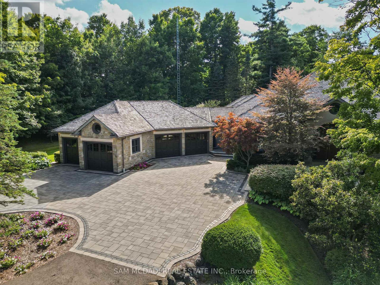 10140 Pineview Trail, Milton, Ontario  L0P 1B0 - Photo 3 - W12551356