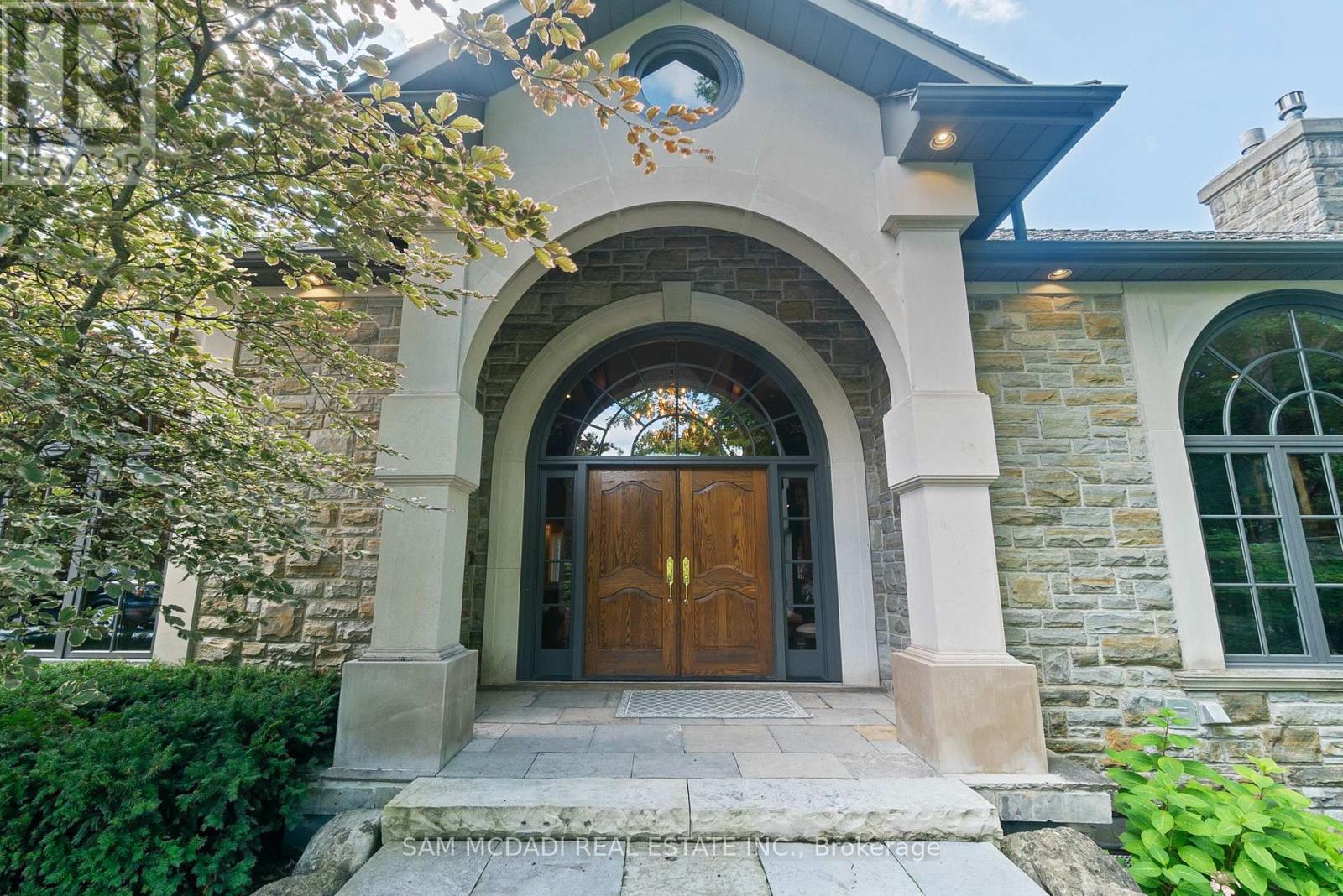 10140 Pineview Trail, Milton, Ontario  L0P 1B0 - Photo 4 - W12551356