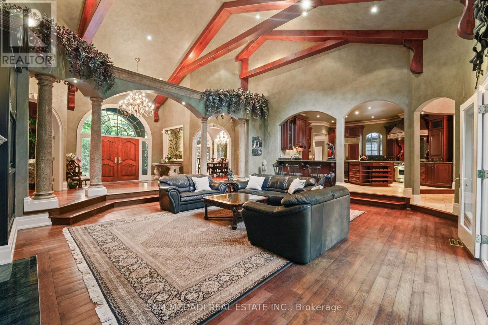 10140 Pineview Trail, Milton, Ontario  L0P 1B0 - Photo 6 - W12551356