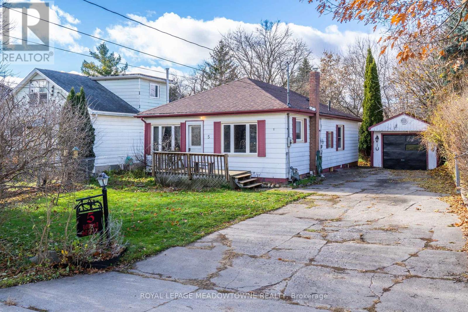 5 Louisa Street, Halton Hills (Rural Halton Hills), Ontario  L0P 1K0 - Photo 2 - W12558524