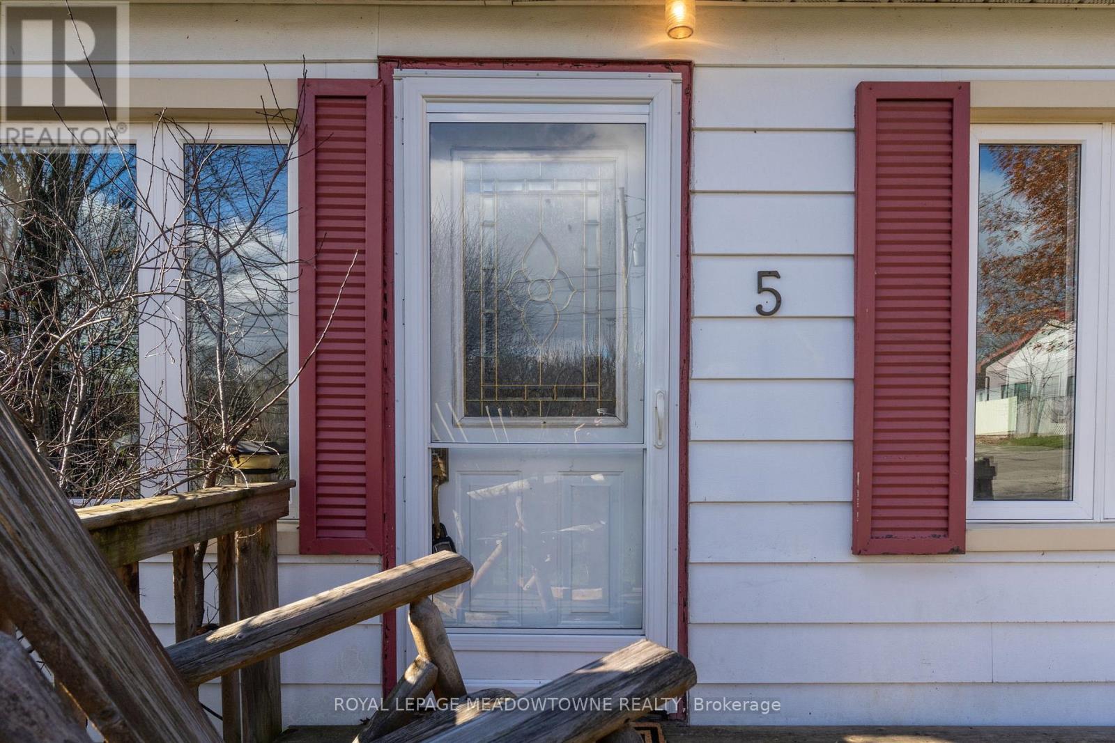 5 Louisa Street, Halton Hills (Rural Halton Hills), Ontario  L0P 1K0 - Photo 5 - W12558524