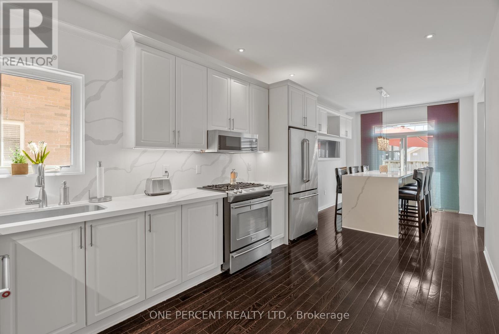 6 Duffel Crescent, Halton Hills (Georgetown), Ontario  L7G 0H7 - Photo 15 - W12561446