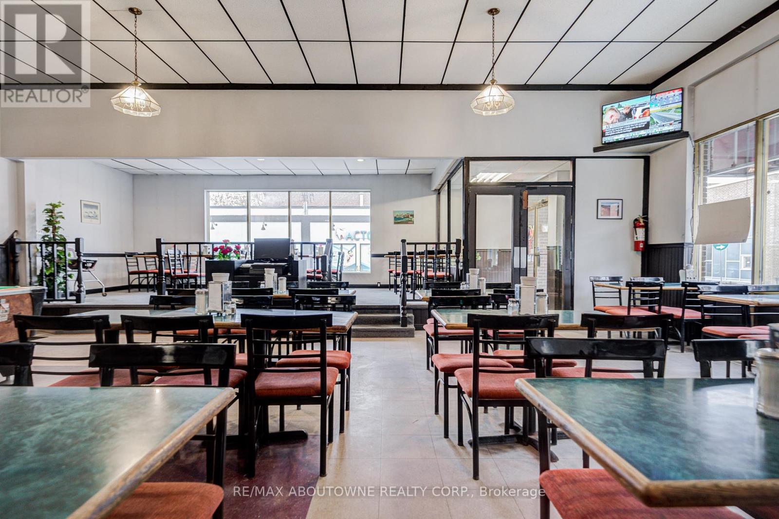 28 Mill Street E, Halton Hills (Ac Acton), Ontario  L7J 1H2 - Photo 17 - W12566392