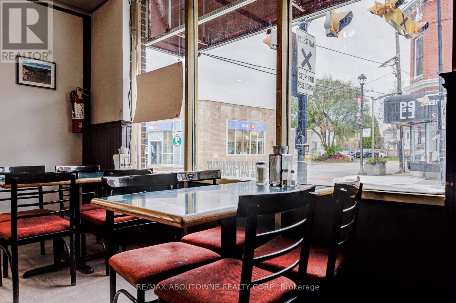 28 Mill Street E, Halton Hills (Ac Acton), Ontario  L7J 1H2 - Photo 18 - W12566392