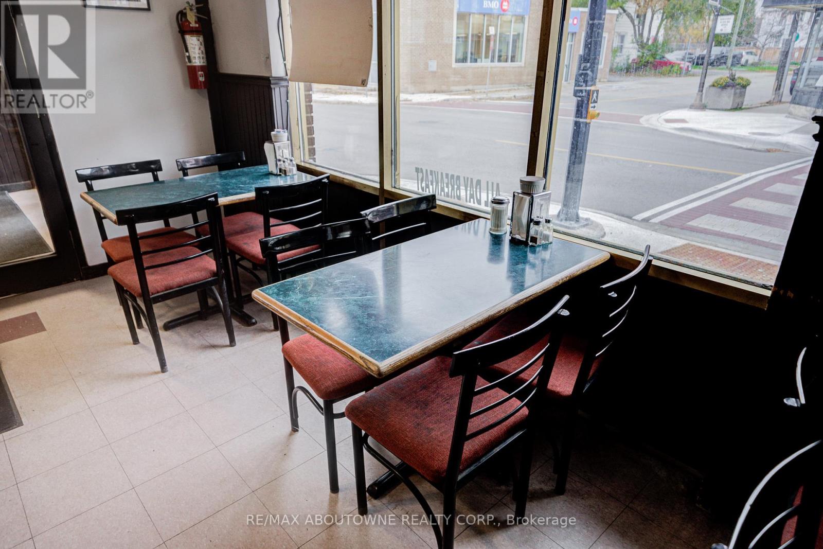 28 Mill Street E, Halton Hills (Ac Acton), Ontario  L7J 1H2 - Photo 19 - W12566392