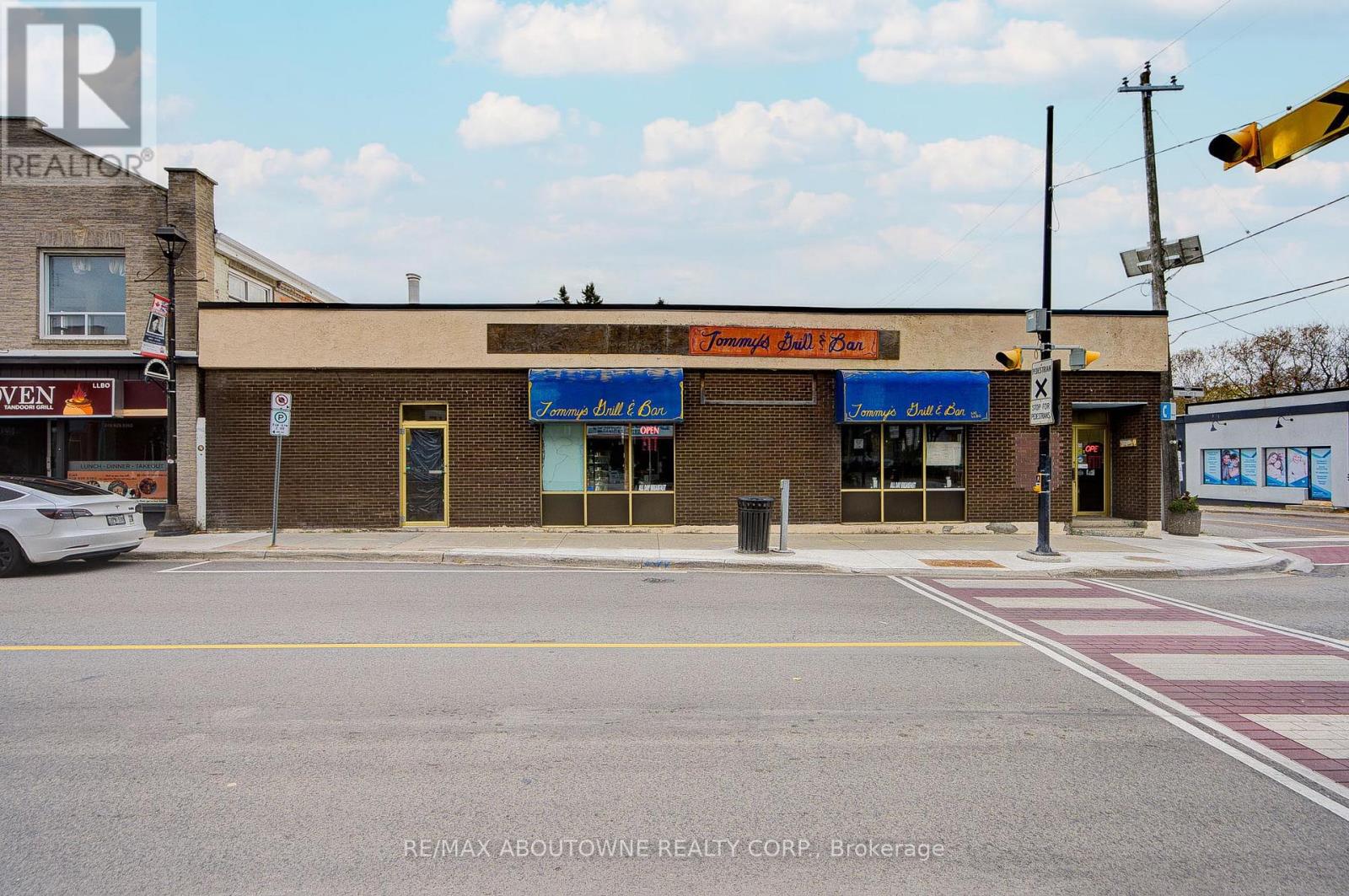 28 Mill Street E, Halton Hills (Ac Acton), Ontario  L7J 1H2 - Photo 2 - W12566392