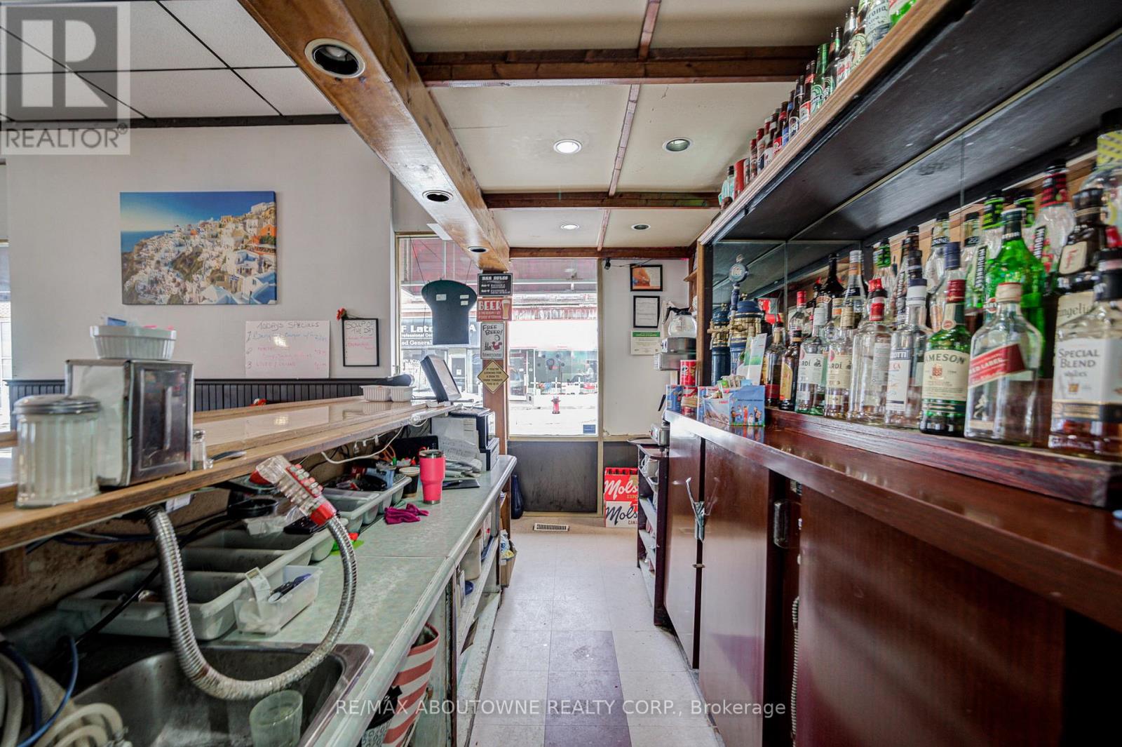 28 Mill Street E, Halton Hills (Ac Acton), Ontario  L7J 1H2 - Photo 25 - W12566392