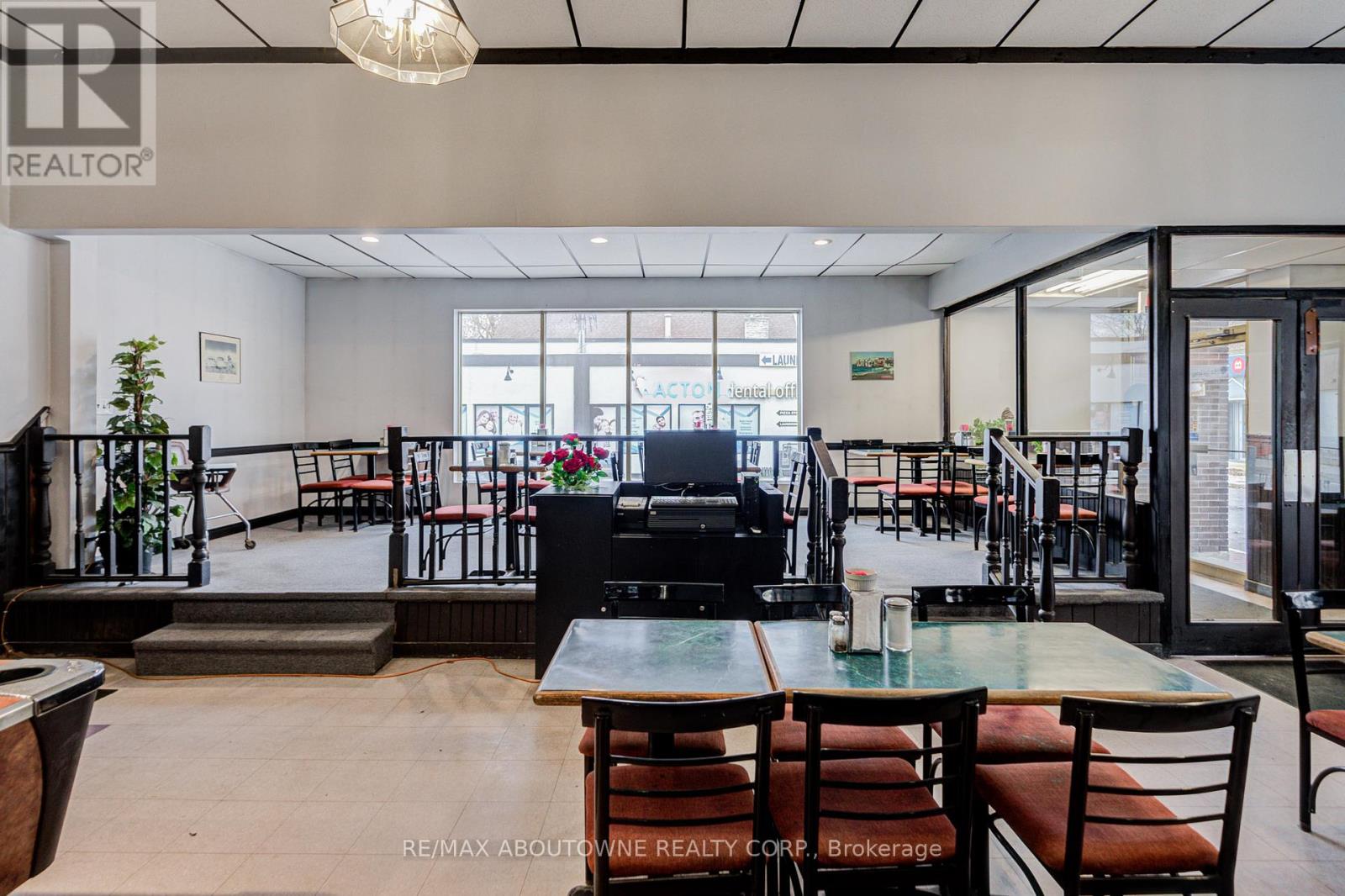 28 Mill Street E, Halton Hills (Ac Acton), Ontario  L7J 1H2 - Photo 27 - W12566392