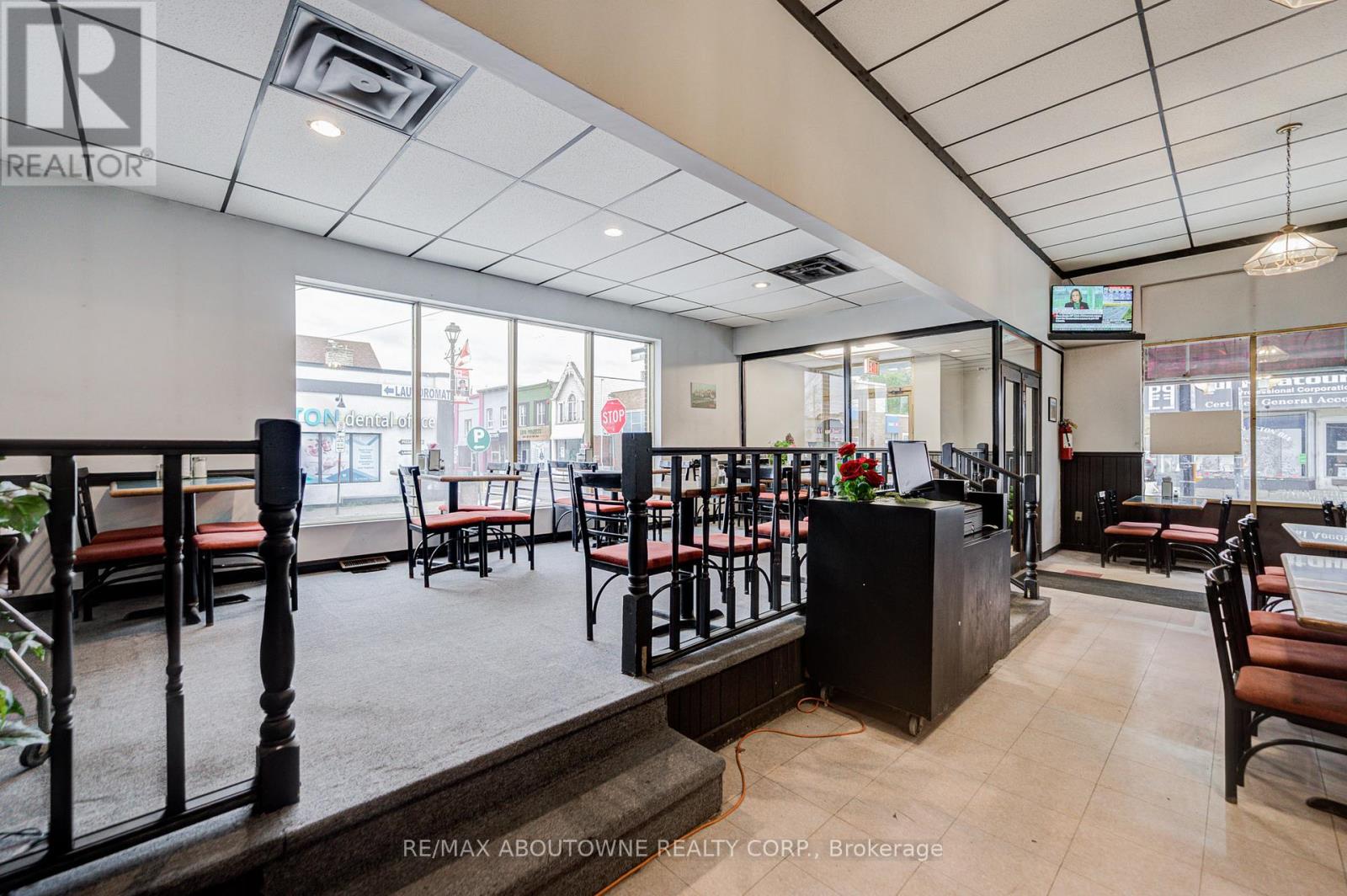 28 Mill Street E, Halton Hills (Ac Acton), Ontario  L7J 1H2 - Photo 28 - W12566392