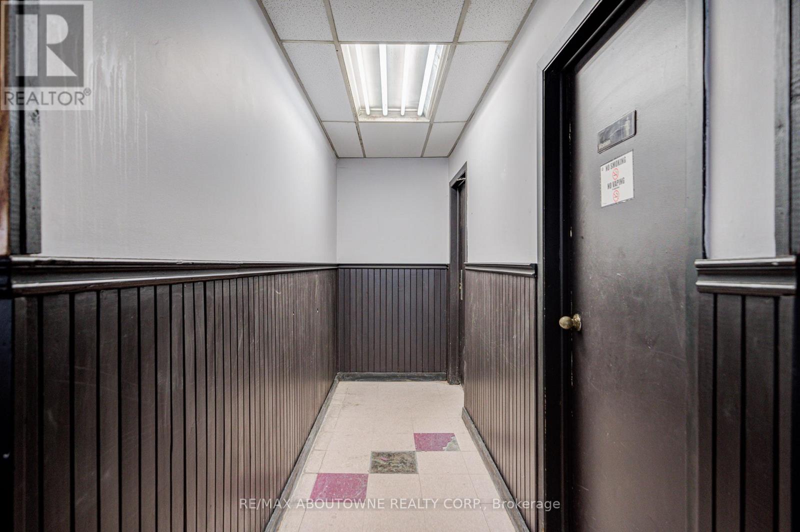 28 Mill Street E, Halton Hills (Ac Acton), Ontario  L7J 1H2 - Photo 33 - W12566392